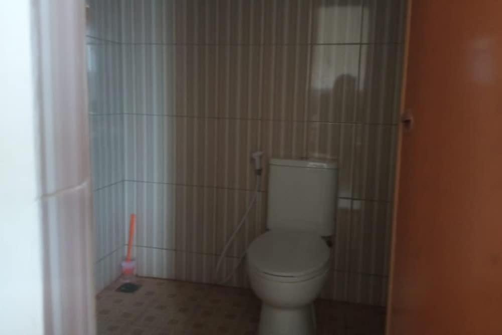 Oyo 93850 Njy House Syariahnearbandara Sultan Syarif Kasim Ii 2*