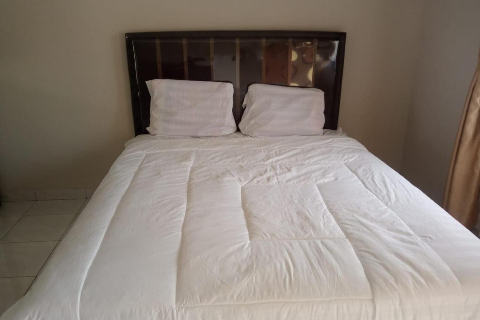 Oyo 93850 Njy House Syariahnearbandara Sultan Syarif Kasim Ii Hotel 2*