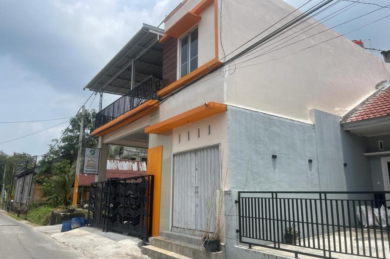 Oyo 93850 Njy House Syariahnearbandara Sultan Syarif Kasim Ii